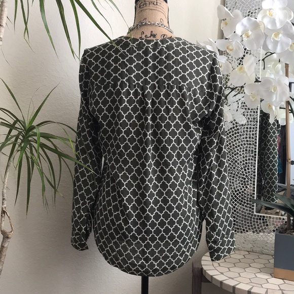 🌺Express women’s Long Sleeve Blouse. 🌺 - Picture 4 of 5